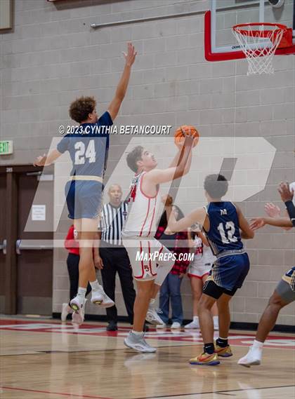 Thumbnail 3 in Regis Jesuit vs Mullen photogallery.