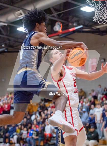 Thumbnail 1 in Regis Jesuit vs Mullen photogallery.