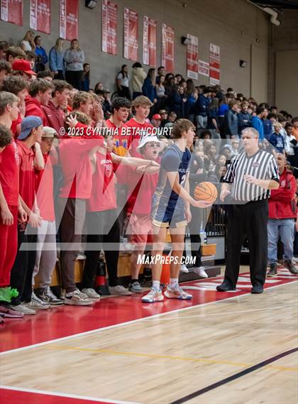 Thumbnail 2 in Regis Jesuit vs Mullen photogallery.
