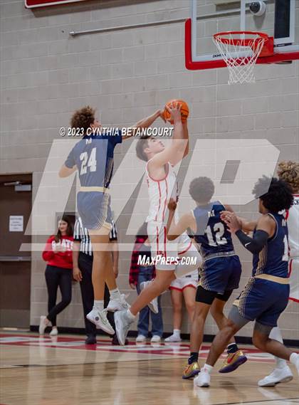 Thumbnail 1 in Regis Jesuit vs Mullen photogallery.