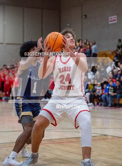 Thumbnail 2 in Regis Jesuit vs Mullen photogallery.