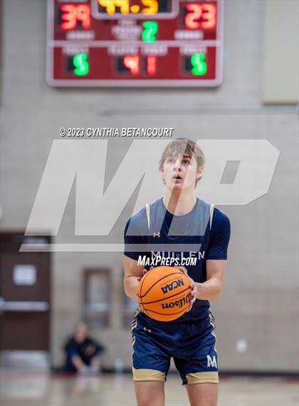Thumbnail 3 in Regis Jesuit vs Mullen photogallery.