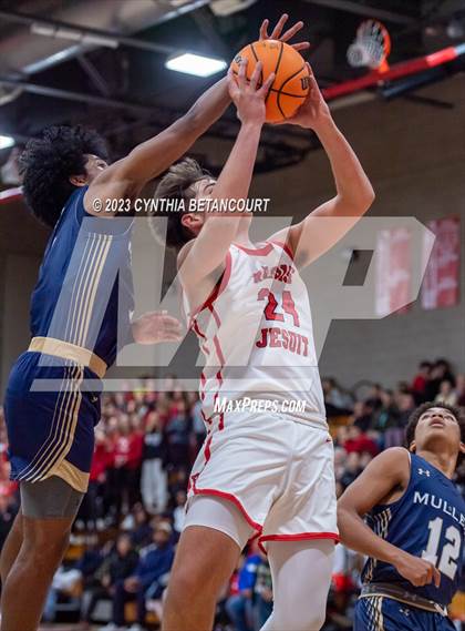 Thumbnail 3 in Regis Jesuit vs Mullen photogallery.