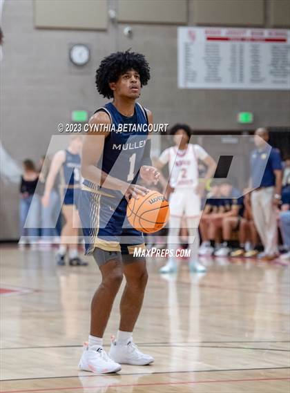 Thumbnail 2 in Regis Jesuit vs Mullen photogallery.