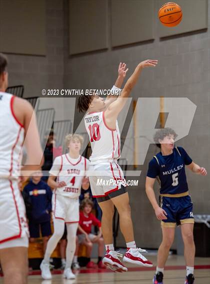 Thumbnail 2 in Regis Jesuit vs Mullen photogallery.