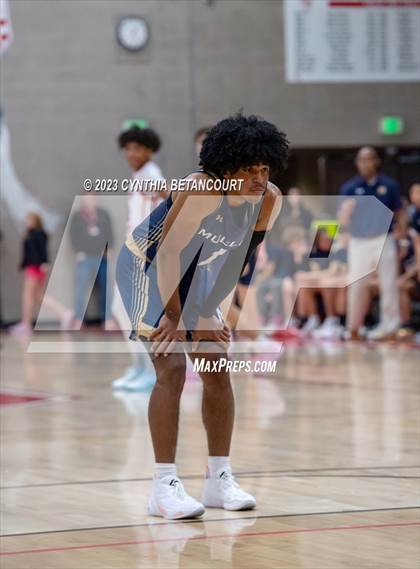 Thumbnail 1 in Regis Jesuit vs Mullen photogallery.