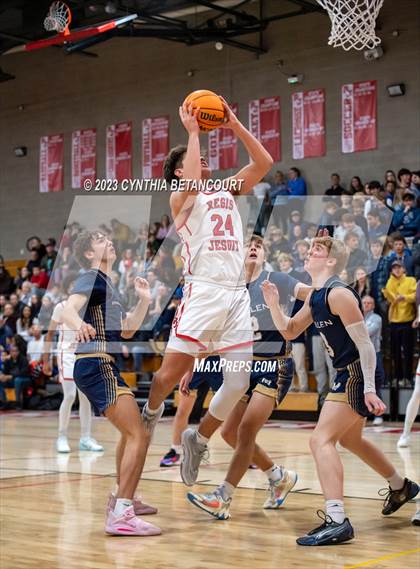 Thumbnail 2 in Regis Jesuit vs Mullen photogallery.