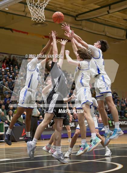 Thumbnail 2 in Saratoga Springs vs. Shenendehowa photogallery.