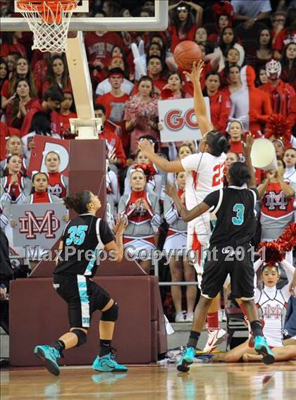 Thumbnail 2 in Canyon Springs vs. Mater Dei (CIF SoCal D1 Regional Final) photogallery.