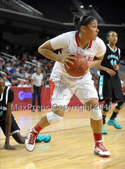 Thumbnail 2 in Canyon Springs vs. Mater Dei (CIF SoCal D1 Regional Final) photogallery.