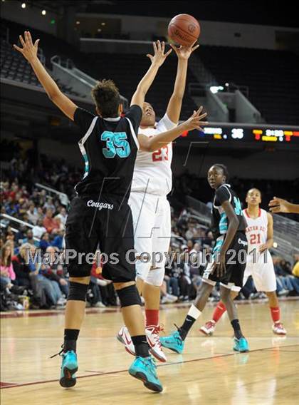 Thumbnail 3 in Canyon Springs vs. Mater Dei (CIF SoCal D1 Regional Final) photogallery.