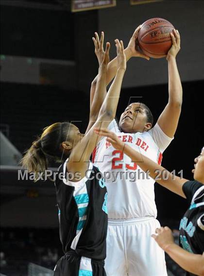 Thumbnail 3 in Canyon Springs vs. Mater Dei (CIF SoCal D1 Regional Final) photogallery.