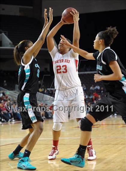 Thumbnail 2 in Canyon Springs vs. Mater Dei (CIF SoCal D1 Regional Final) photogallery.