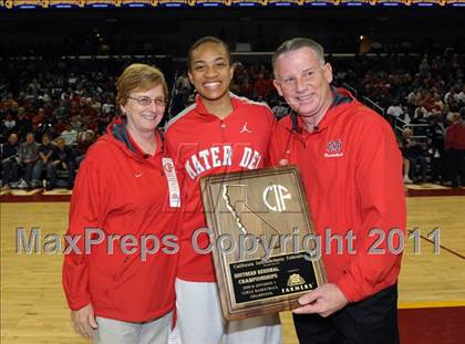 Thumbnail 3 in Canyon Springs vs. Mater Dei (CIF SoCal D1 Regional Final) photogallery.