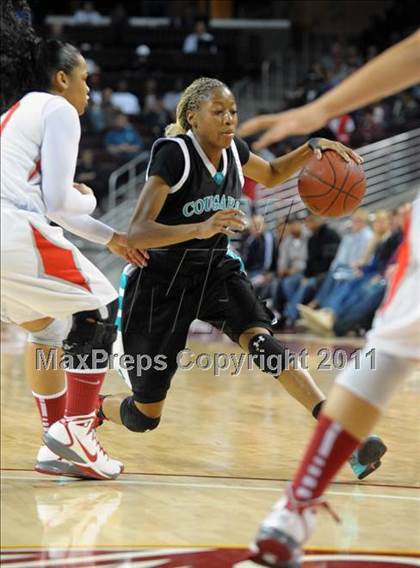 Thumbnail 3 in Canyon Springs vs. Mater Dei (CIF SoCal D1 Regional Final) photogallery.