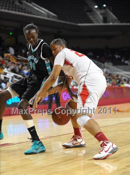 Thumbnail 2 in Canyon Springs vs. Mater Dei (CIF SoCal D1 Regional Final) photogallery.