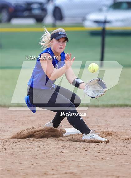 Thumbnail 3 in Muscatine vs West Liberty (Rick Doran Classic) photogallery.