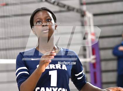 Thumbnail 3 in Sierra Canyon vs. Assmutition (Durango Fall Classic) photogallery.