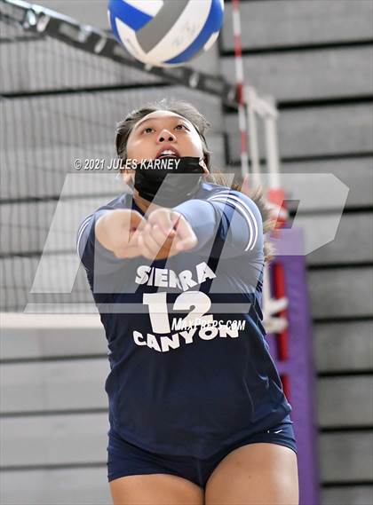 Thumbnail 1 in Sierra Canyon vs. Assmutition (Durango Fall Classic) photogallery.