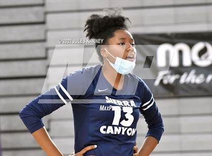 Thumbnail 1 in Sierra Canyon vs. Assmutition (Durango Fall Classic) photogallery.