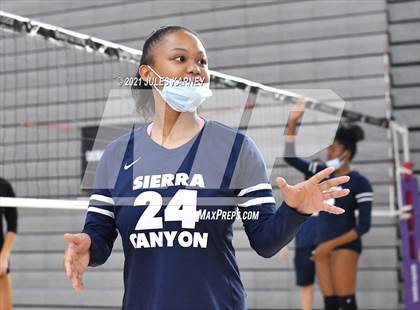 Thumbnail 2 in Sierra Canyon vs. Assmutition (Durango Fall Classic) photogallery.