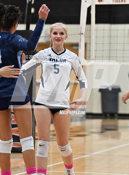 Thumbnail 1 in FR: Valor Christian @ Lakewood photogallery.