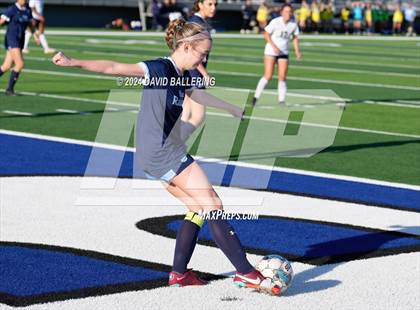 Thumbnail 2 in Keller vs. Bell (UIL 5A Region 2 Bi-District Playoff) photogallery.