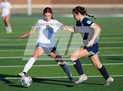 Thumbnail 2 in Keller vs. Bell (UIL 5A Region 2 Bi-District Playoff) photogallery.
