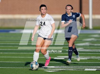 Thumbnail 2 in Keller vs. Bell (UIL 5A Region 2 Bi-District Playoff) photogallery.