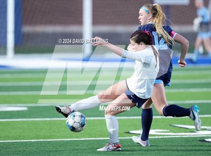 Thumbnail 3 in Keller vs. Bell (UIL 5A Region 2 Bi-District Playoff) photogallery.
