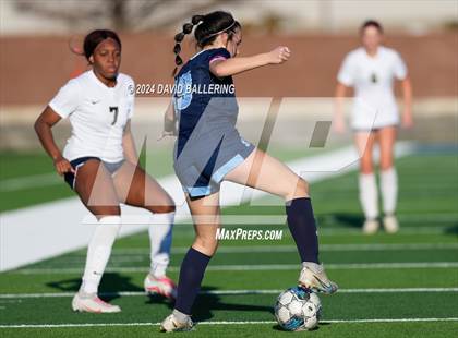 Thumbnail 3 in Keller vs. Bell (UIL 5A Region 2 Bi-District Playoff) photogallery.