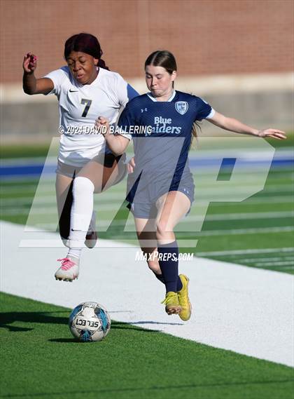 Thumbnail 2 in Keller vs. Bell (UIL 5A Region 2 Bi-District Playoff) photogallery.