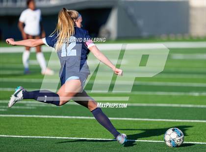 Thumbnail 3 in Keller vs. Bell (UIL 5A Region 2 Bi-District Playoff) photogallery.