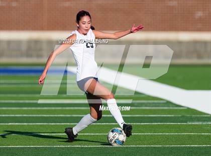 Thumbnail 2 in Keller vs. Bell (UIL 5A Region 2 Bi-District Playoff) photogallery.