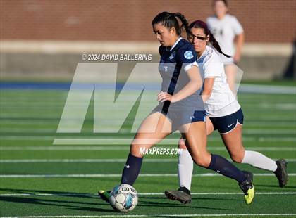 Thumbnail 3 in Keller vs. Bell (UIL 5A Region 2 Bi-District Playoff) photogallery.