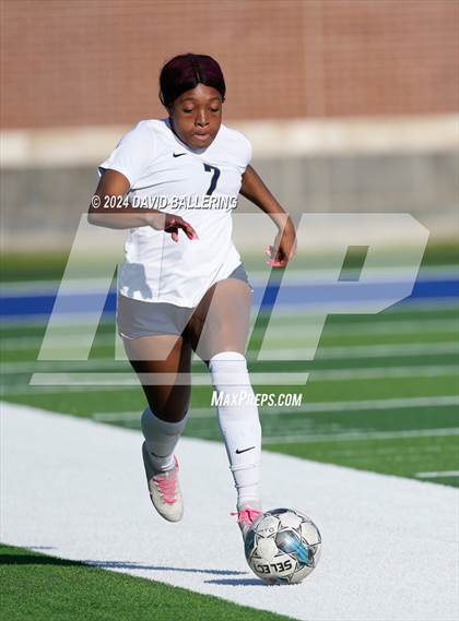 Thumbnail 3 in Keller vs. Bell (UIL 5A Region 2 Bi-District Playoff) photogallery.