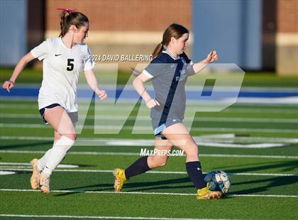 Thumbnail 2 in Keller vs. Bell (UIL 5A Region 2 Bi-District Playoff) photogallery.