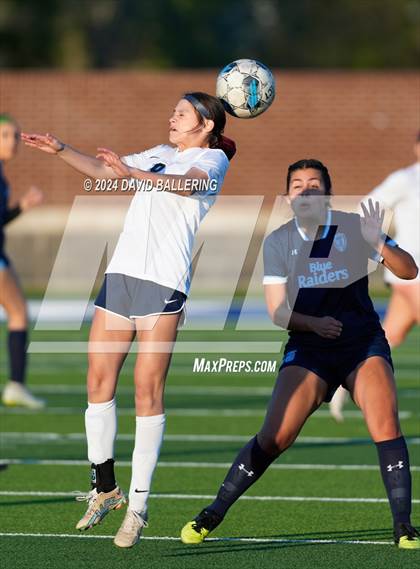 Thumbnail 3 in Keller vs. Bell (UIL 5A Region 2 Bi-District Playoff) photogallery.