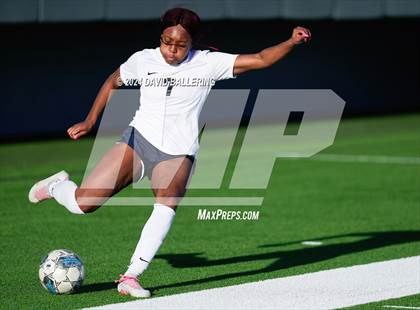 Thumbnail 2 in Keller vs. Bell (UIL 5A Region 2 Bi-District Playoff) photogallery.