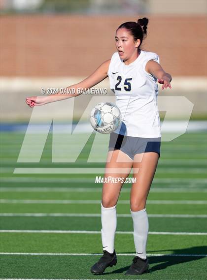 Thumbnail 1 in Keller vs. Bell (UIL 5A Region 2 Bi-District Playoff) photogallery.