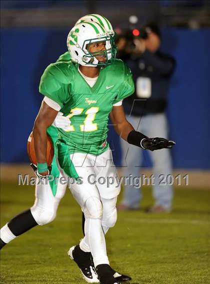 Thumbnail 1 in Newman Smith vs. Rockwall (4A Region 2 Bi-District Playoffs) photogallery.
