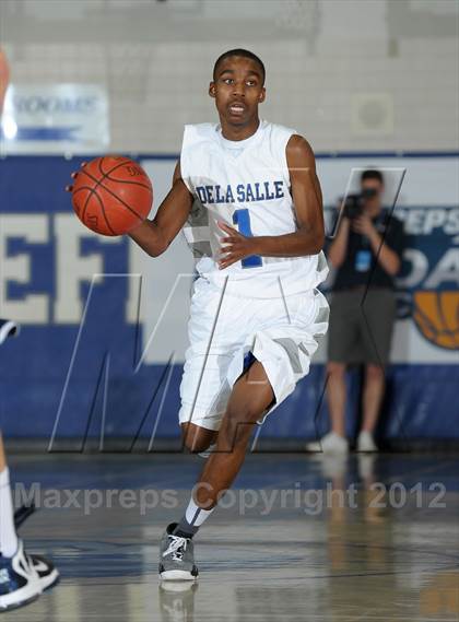 Thumbnail 2 in De La Salle vs. Loyola (MaxPreps Holiday Classic) photogallery.