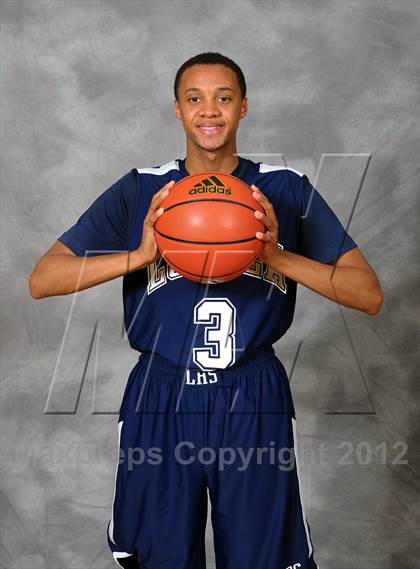 Thumbnail 3 in De La Salle vs. Loyola (MaxPreps Holiday Classic) photogallery.