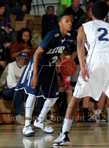 Thumbnail 2 in De La Salle vs. Loyola (MaxPreps Holiday Classic) photogallery.