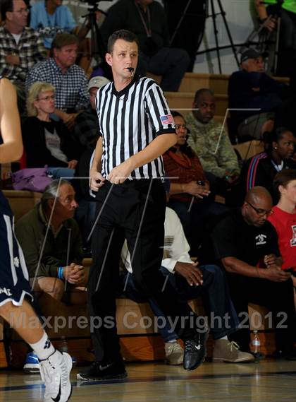 Thumbnail 1 in De La Salle vs. Loyola (MaxPreps Holiday Classic) photogallery.