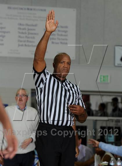 Thumbnail 2 in De La Salle vs. Loyola (MaxPreps Holiday Classic) photogallery.