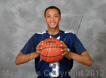 Thumbnail 1 in De La Salle vs. Loyola (MaxPreps Holiday Classic) photogallery.