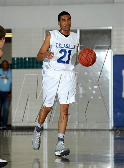 Thumbnail 2 in De La Salle vs. Loyola (MaxPreps Holiday Classic) photogallery.