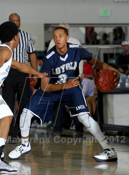 Thumbnail 3 in De La Salle vs. Loyola (MaxPreps Holiday Classic) photogallery.