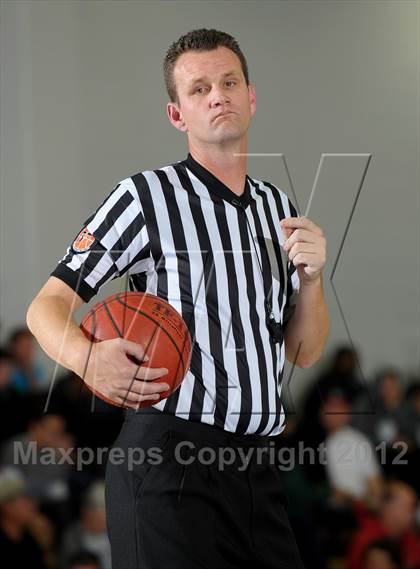 Thumbnail 1 in De La Salle vs. Loyola (MaxPreps Holiday Classic) photogallery.
